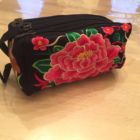 2 Peony flower red embroidered black clutch wallet - Picture 6 of 12